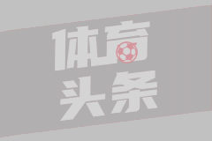 游客拍照不慎将孩子撞落水 众人救援